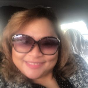 Meet your Posher, Desiree